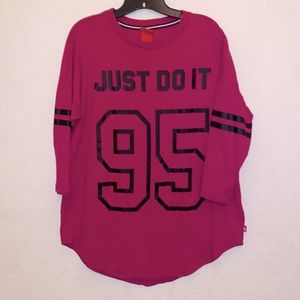 Nike woman’s large top